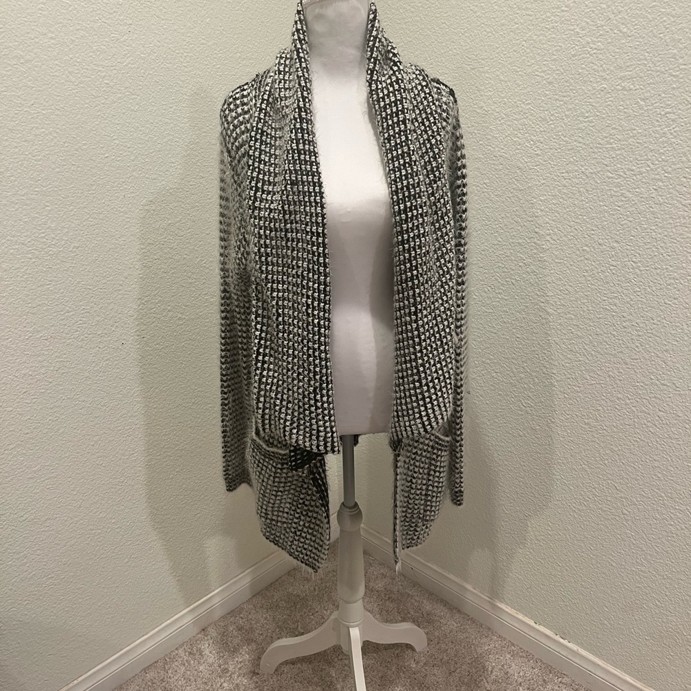 Elan Fuzzy Elegant Monochrome Houndstooth Wrap